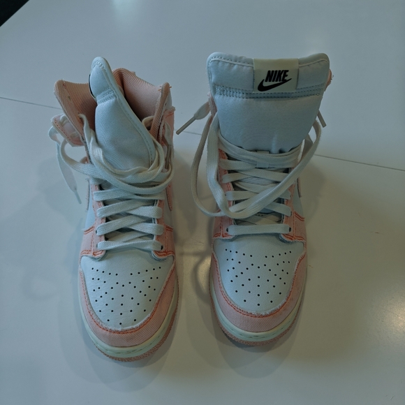 Brand new never worn Arctic orange/ peach dunks. Women's 7. - Picture 2 of 5